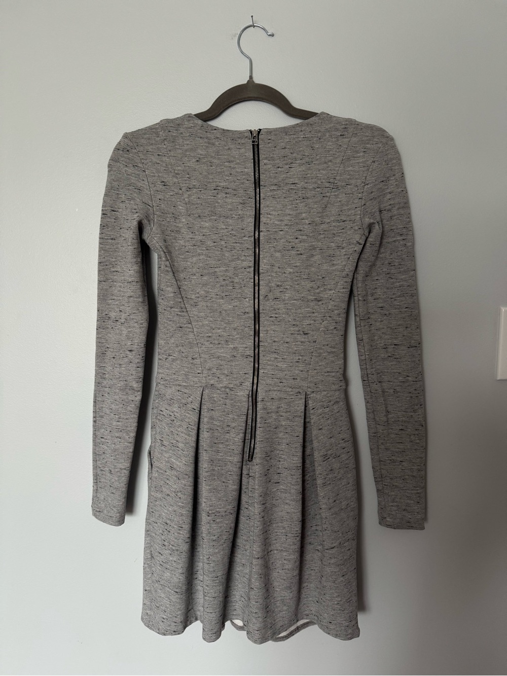 Aritzia Wilfred Tartine Heather Grey Pleated Mini Dress Size 0 - Picture 4 of 10